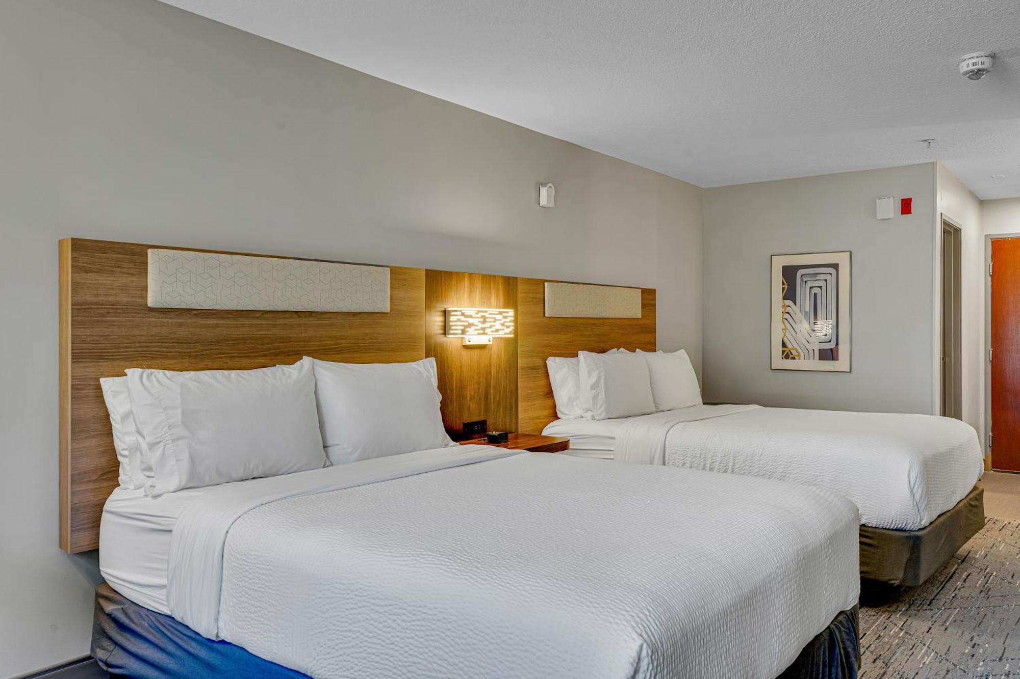 Express Hotel&suites - Jantzen Beach, An Ihg Hotel