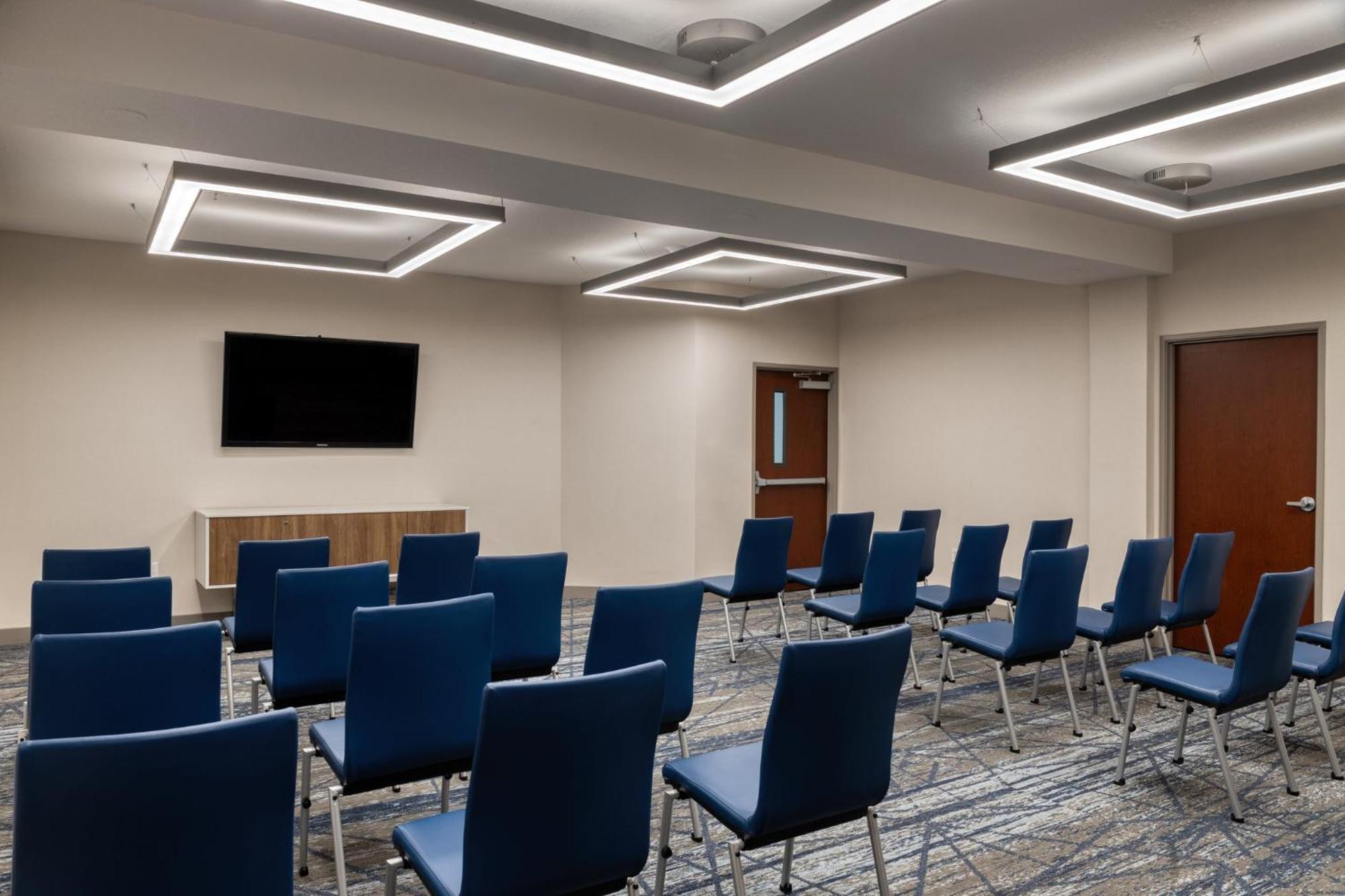 Express Hotel&suites - Jantzen Beach, An Ihg Hotel 3*
