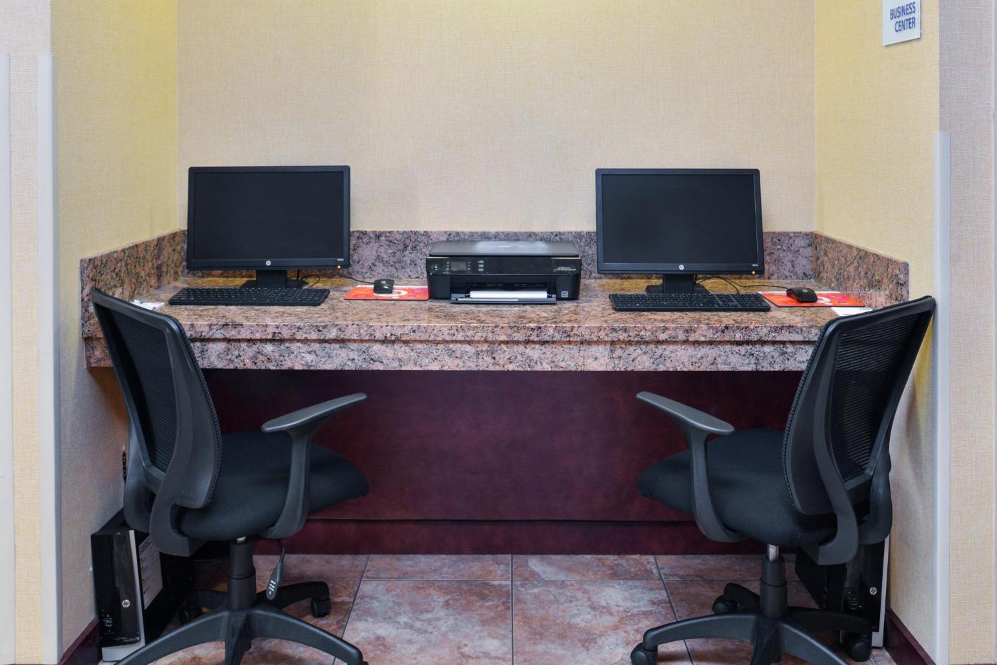 Express Hotel&suites - Jantzen Beach, An Ihg Hotel